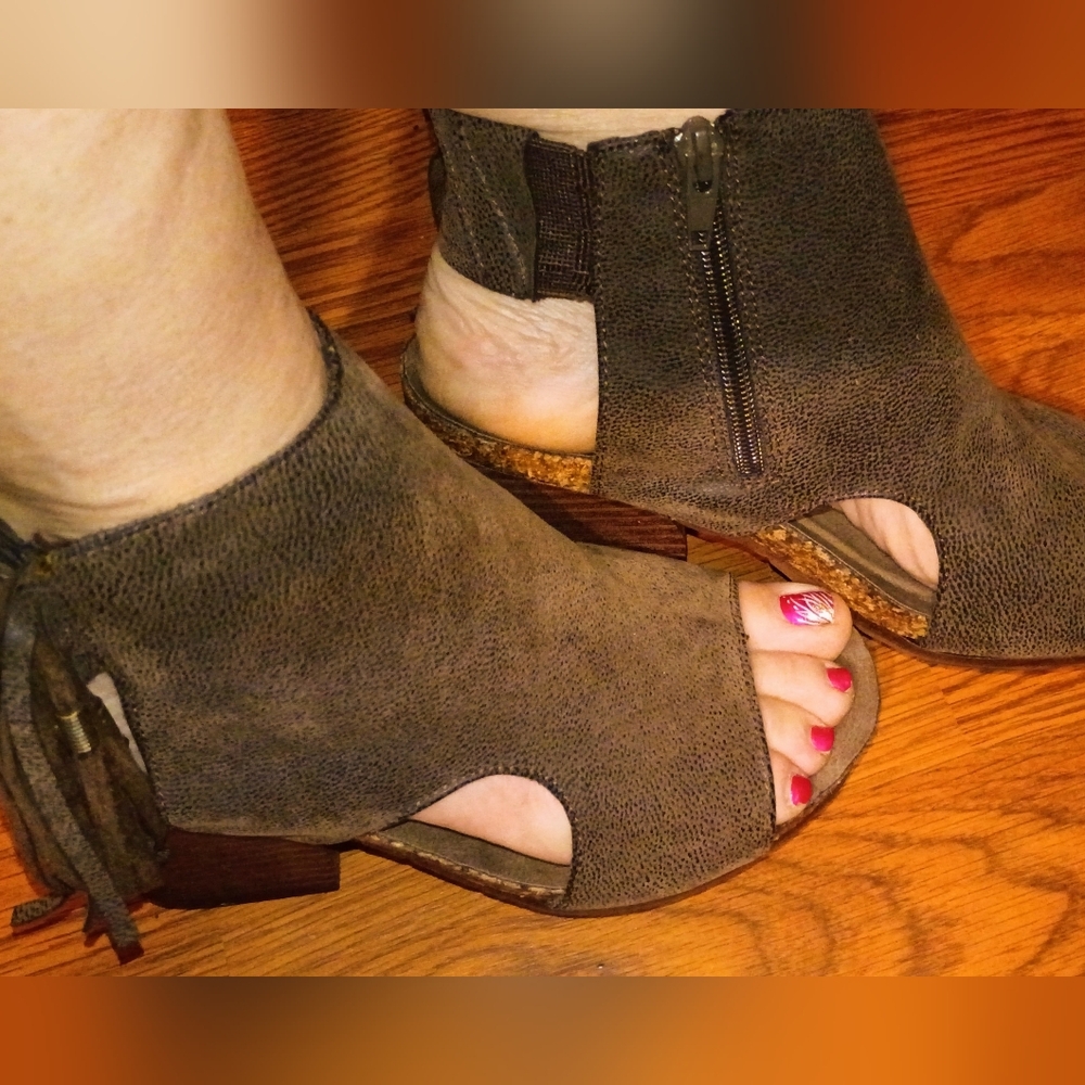 Pierre Dumas Taupe Open-Toe Sandals With Tassell B65/321